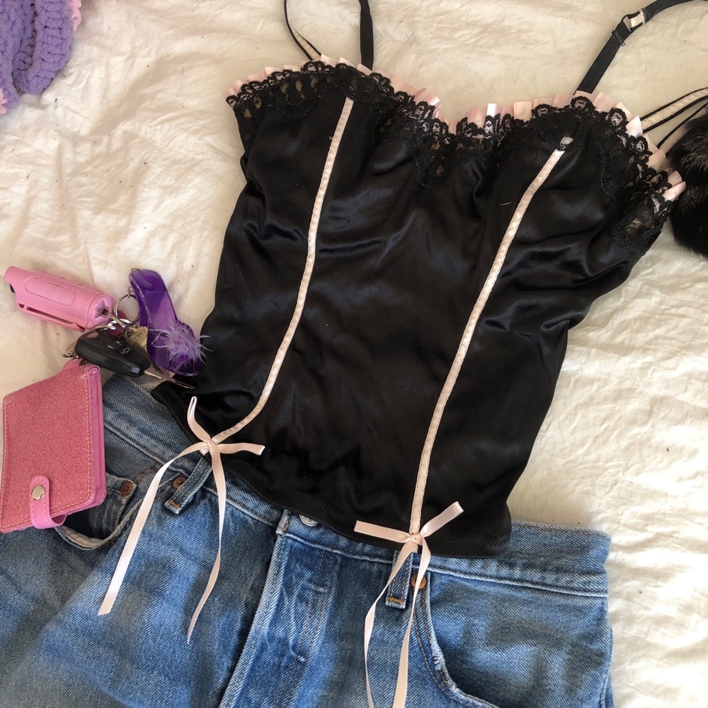 SOLD ON DEPOP Vintage Victoria’s Secret corset